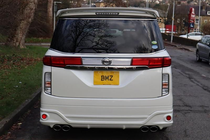Used Nissan Elgrand 2010 White MPV