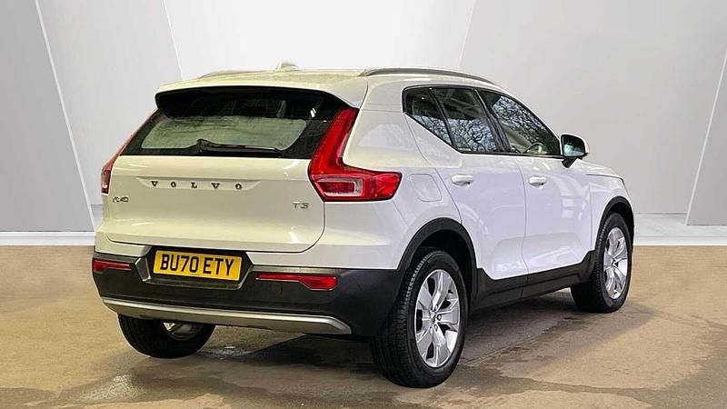 White Used 2020 Volvo XC40 Momentum SUV | £16,973 (A bit pricey) - Image 1/3