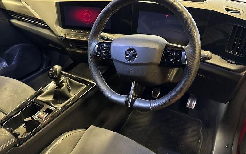 Used Vauxhall Astra Ultimate 131 HP (96 kW) 2025 Hatchback