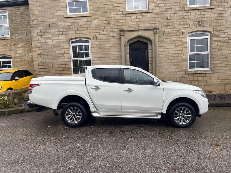 White Used 2018 Mitsubishi L200 Pickup | £8,999 (Fair price) - Image 1/4