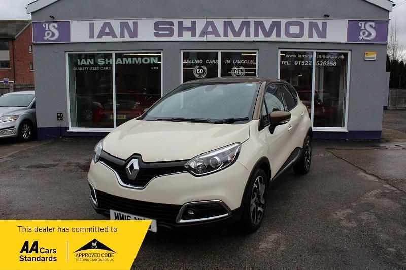 Used Renault Captur Iconic 110 HP (80 kW) 2016 Brown/cream SUV