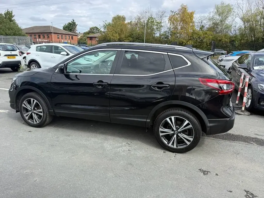 Used Nissan Qashqai N-Connecta 115 HP (84 kW) 2019 Black SUV
