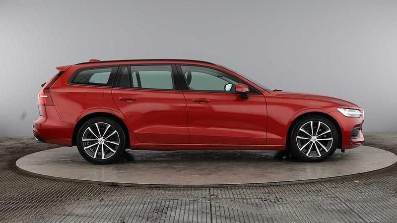 Used Volvo V60 Momentum 163 HP (119 kW) 2021 Fusion red Estate