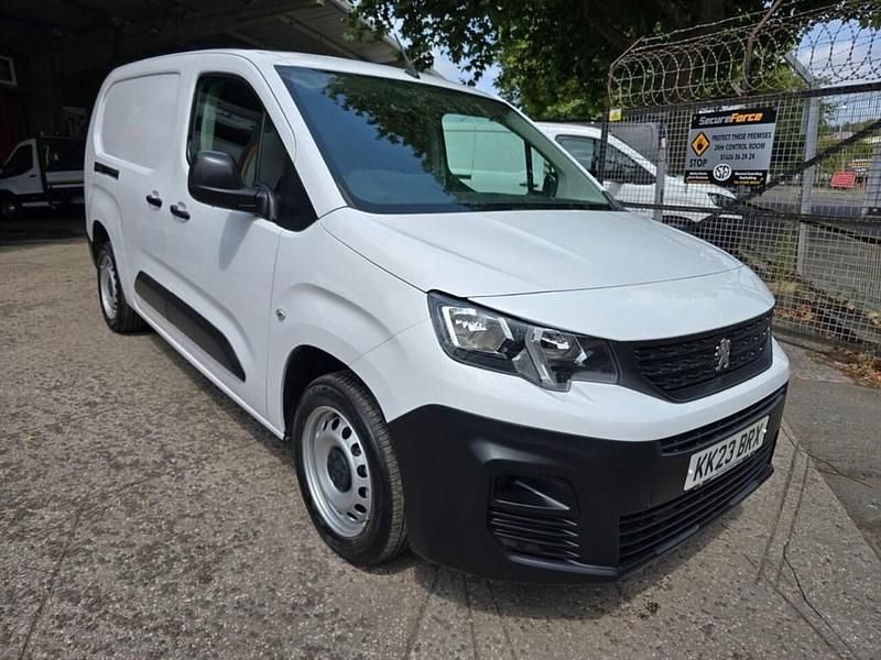 White Used 2023 Peugeot Partner Premium MPV | £11,000 (Fair price) - Image 1/4