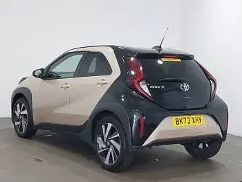 Used Toyota Aygo X 72 HP (52 kW) 2023 Beige SUV