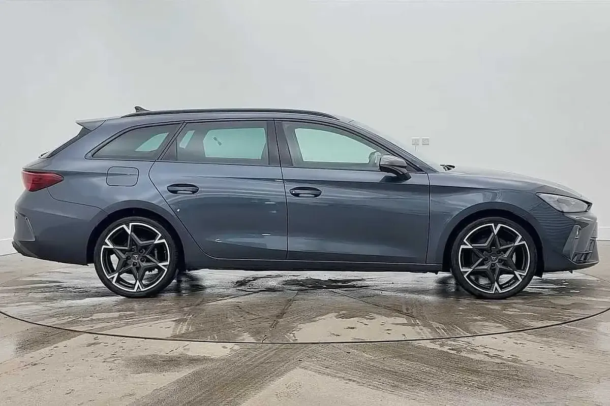 Used Cupra Leon 150 HP (110 kW) 2025 Grey Estate