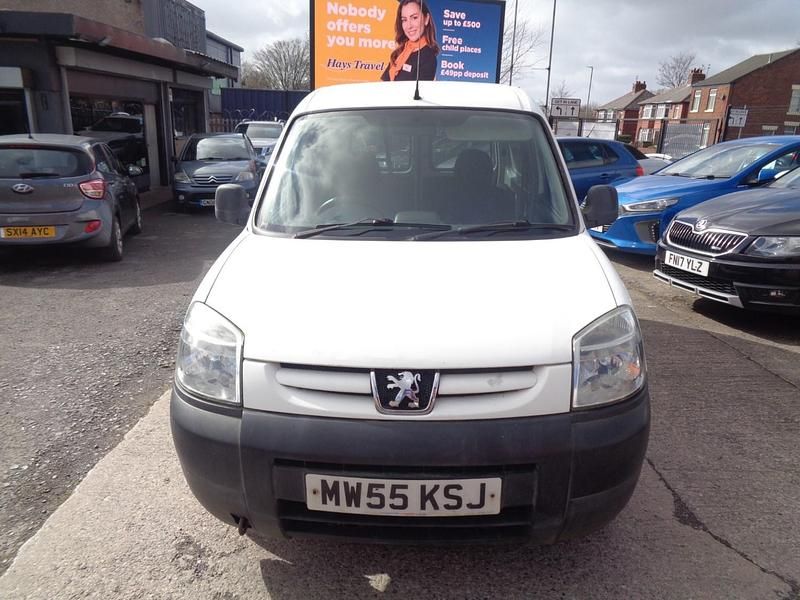 Used Peugeot Partner 69 HP (50 kW) 2005 White MPV