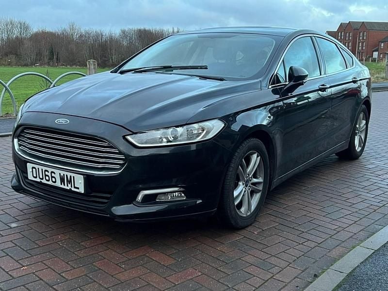 Used Ford Mondeo Zetec 160 HP (117 kW) 2016 Black Hatchback