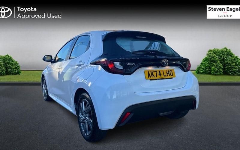 Used Toyota Yaris Hybrid 116 HP (85 kW) 2025 White Hatchback