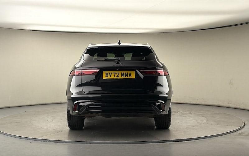 Second-hand Jaguar F-Pace R-Dynamic 204 CP (150 kW) 2022 Negru SUV