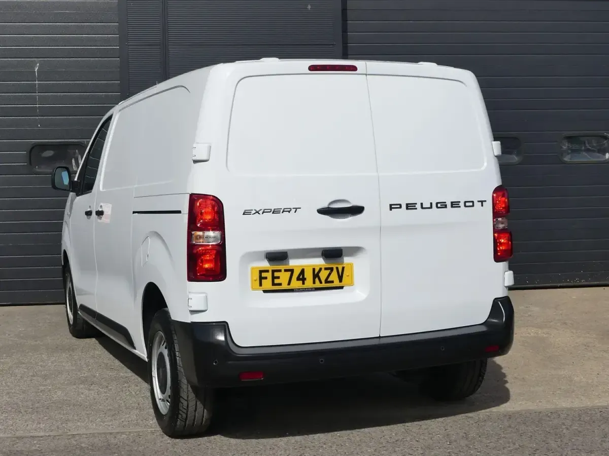 Used Peugeot Expert 143 HP (105 kW) 2025 White Van