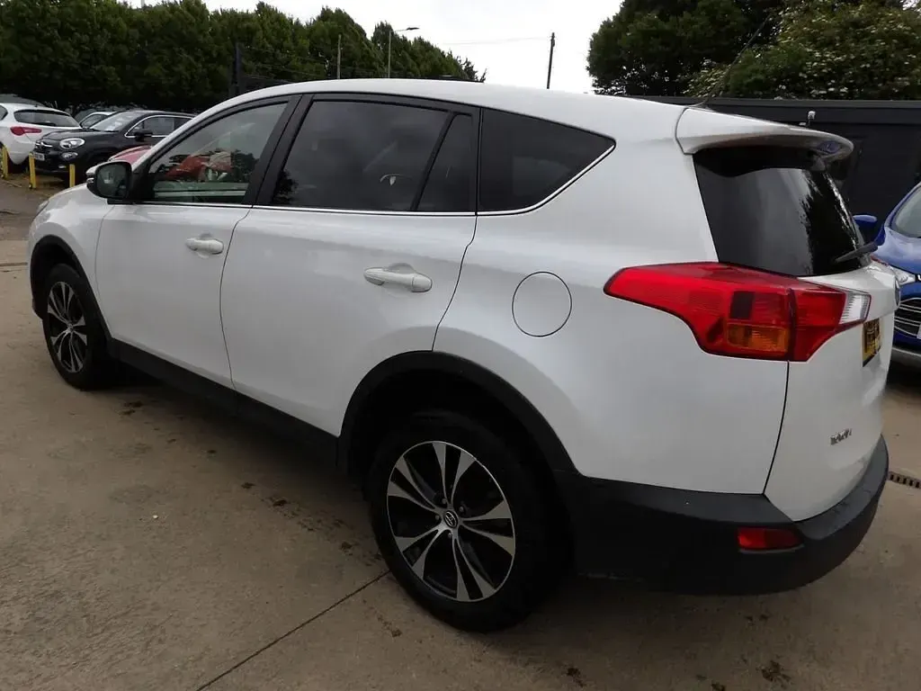 Used Toyota RAV4 124 HP (91 kW) 2014 White SUV