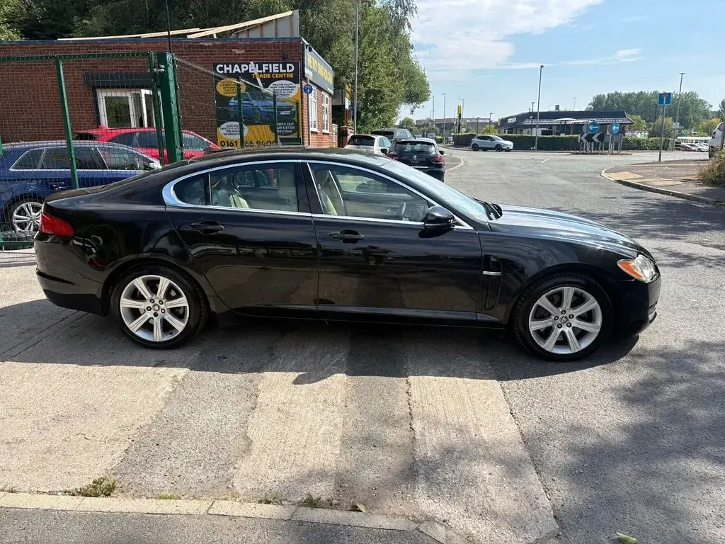 Used Jaguar XF Luxury 240 HP (176 kW) 2010 Black Sedan