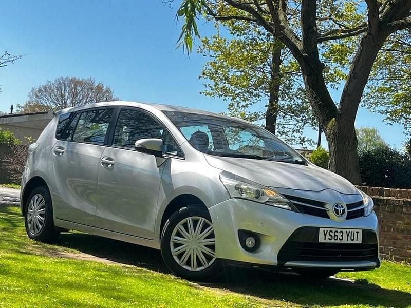 Used Toyota Verso Active 132 HP (97 kW) 2014 Silver MPV