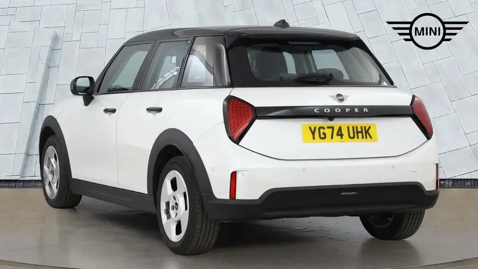 Used Mini Cooper Hatch 154 HP (113 kW) 2024 White Hatchback