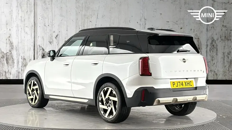 Second-hand Mini Countryman Exclusive 218 CP (160 kW) 2024 Alb SUV