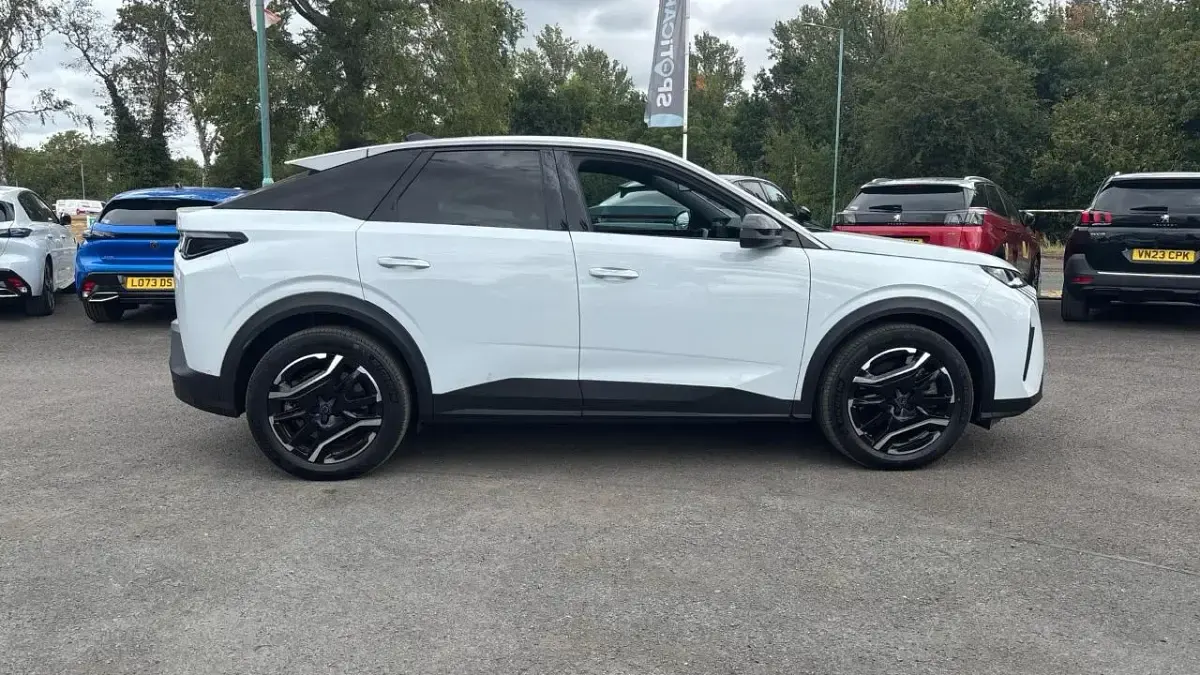 Used Peugeot e-3008 Allure 152 kW (207 HP) 2025 White SUV