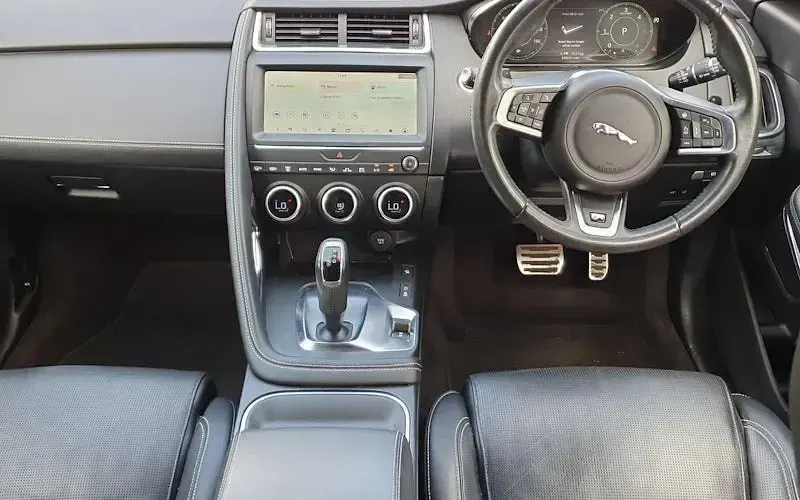 Used Jaguar E-Pace R-Dynamic 179 HP (131 kW) 2019 Red SUV