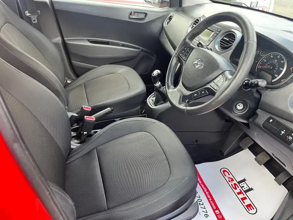 Used Hyundai i10 SE 100 HP (73 kW) 2019 Red Hatchback