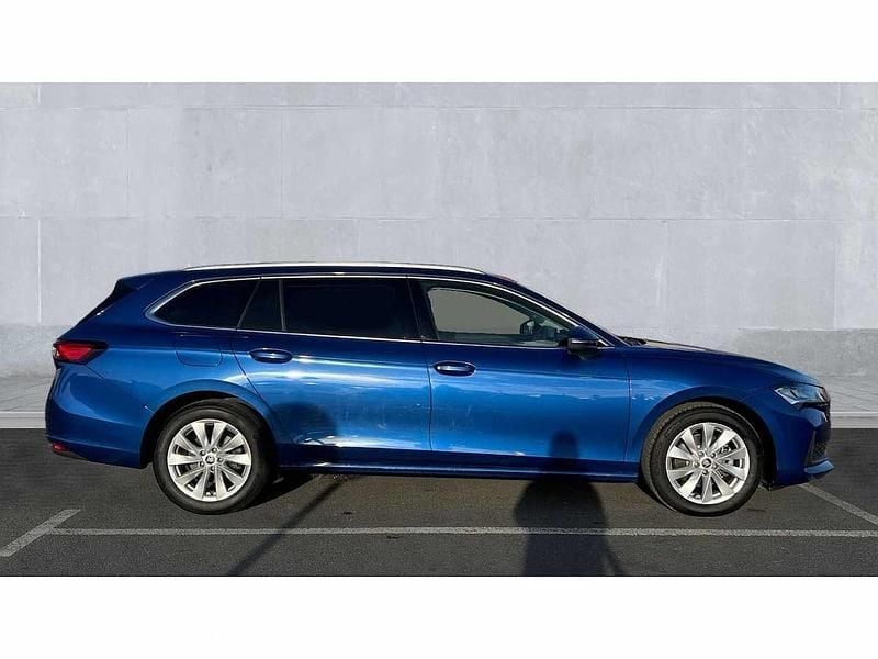 Used Skoda Superb SE Technology 150 HP (110 kW) 2025 Cobalt blue metallic Estate