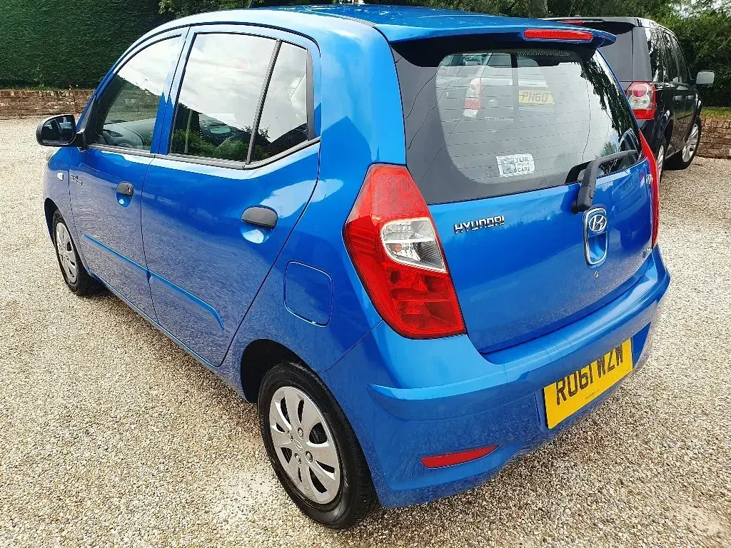 Used Hyundai i10 69 HP (50 kW) 2011 Blue Hatchback