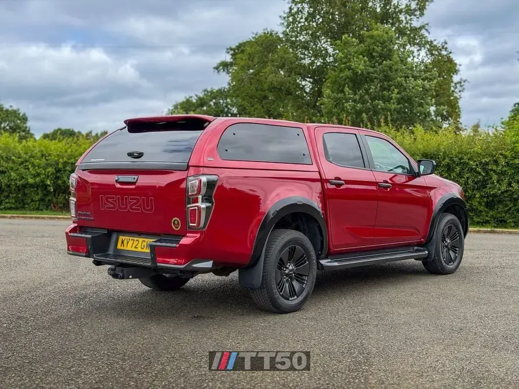 Used Isuzu Pick up 164 HP (120 kW) 2022 Red Pickup