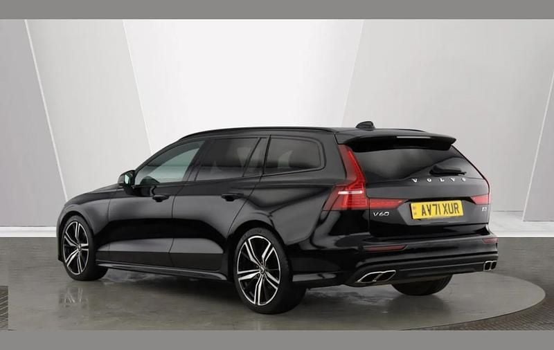 Used Volvo V60 R-Design 161 HP (118 kW) 2022 Black Estate