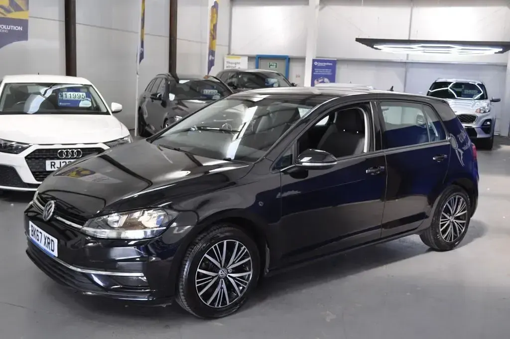 Used VW Golf VII SE 115 HP (84 kW) 2017 Black Hatchback