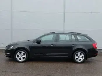 Used Skoda Octavia SE 115 HP (84 kW) 2017 Black Estate
