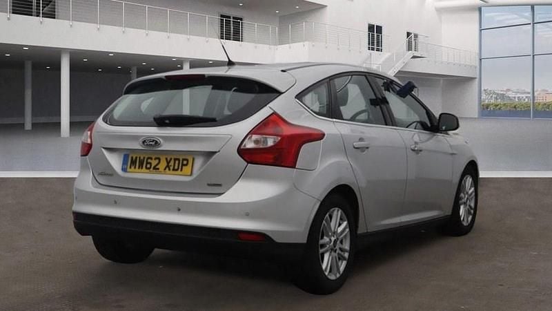 Used Ford Focus Titanium 125 HP (91 kW) 2013 Silver Hatchback