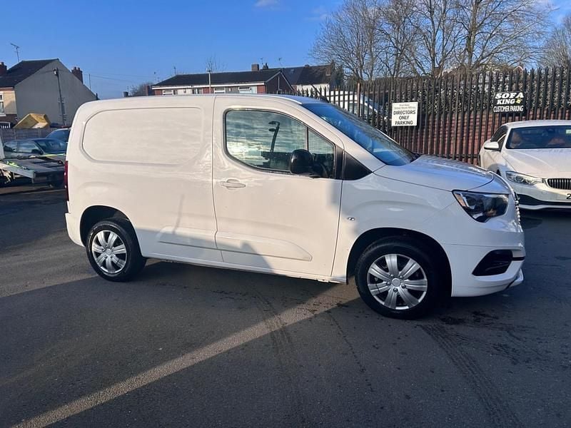 Used Vauxhall Combo 100 HP (73 kW) 2024 White MPV