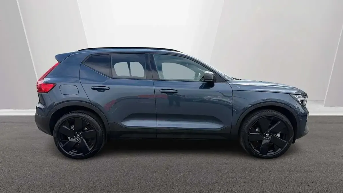 Used Volvo XC40 Plus 161 HP (118 kW) 2026 Blue SUV