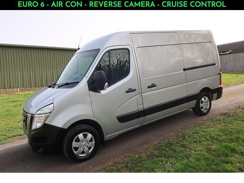 Used Nissan Interstar Tekna 135 HP (99 kW) 2023 Silver Van