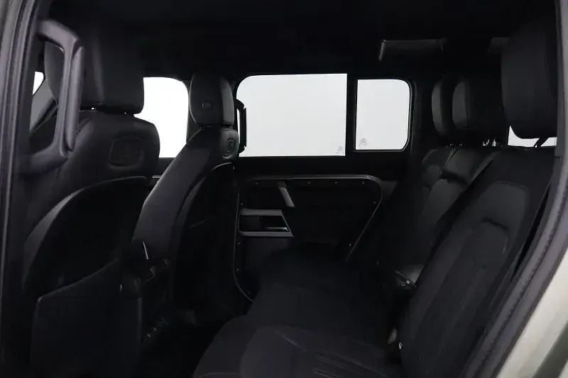 Used Land Rover Defender SE Dynamic 246 HP (180 kW) 2021 Green SUV