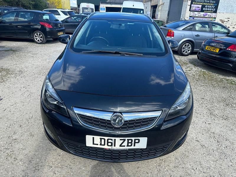 Begagnad Vauxhall Astra SRi 165 HK (121 kW) 2011 Svart Kombi