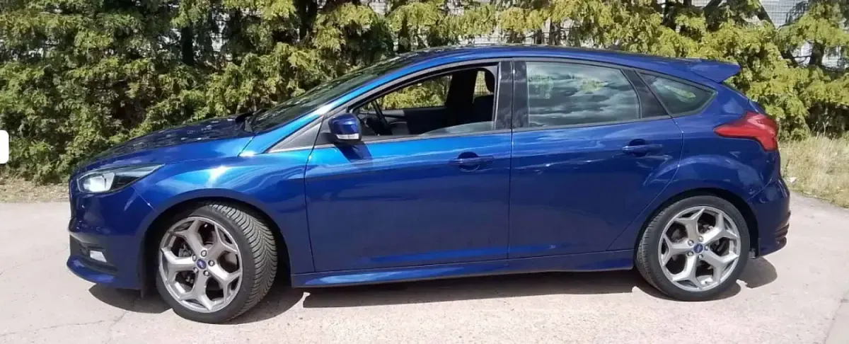 Used Ford Focus ST 250 HP (183 kW) 2016 Blue Hatchback