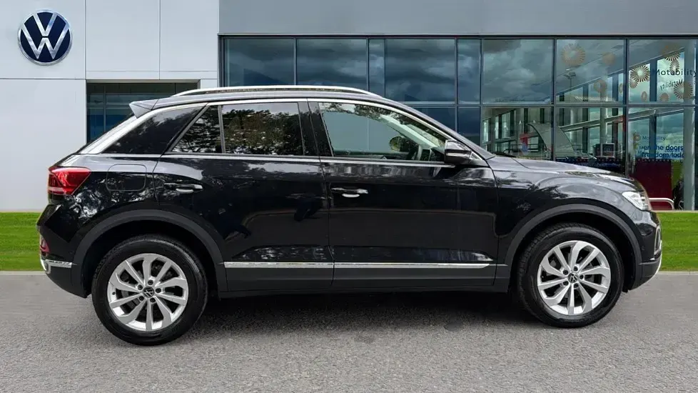 Used VW T-Roc Style 150 HP (110 kW) 2025 Deep black pearlescent SUV