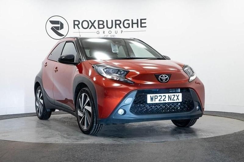 Used Toyota Aygo X 72 HP (52 kW) 2022 Red SUV