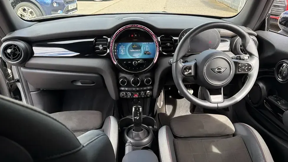 Used Mini Cooper Hatch 134 HP (98 kW) 2023 Silver Hatchback