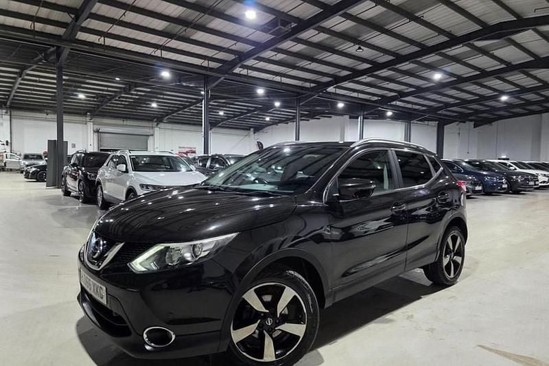 Black Used 2016 Nissan Qashqai N-Connecta SUV | £8,330 (Super price) - Image 1/1