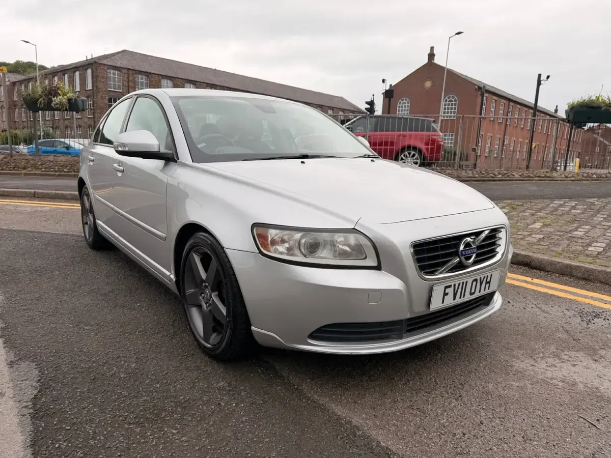Used Volvo S40 SE 115 HP (84 kW) 2011 Silver Sedan