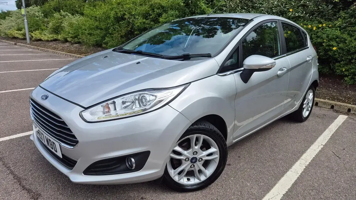 Used Ford Fiesta Zetec 100 HP (73 kW) 2017 Silver Hatchback