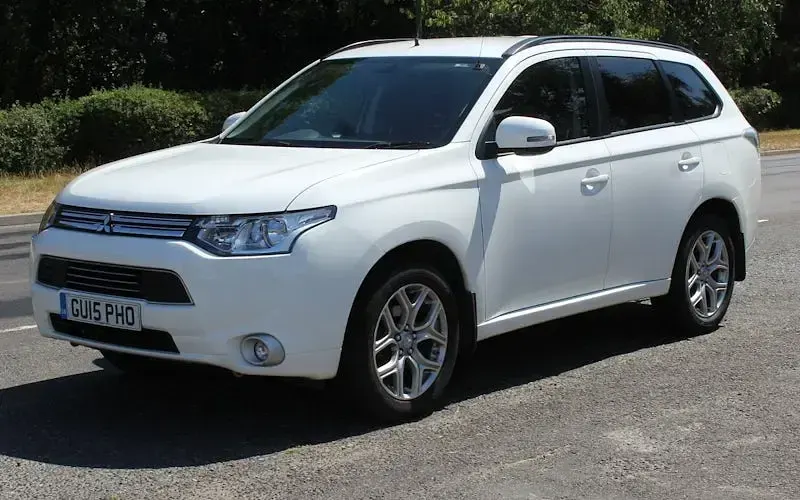 Used Mitsubishi Outlander P-HEV 200 HP (147 kW) 2015 Estate