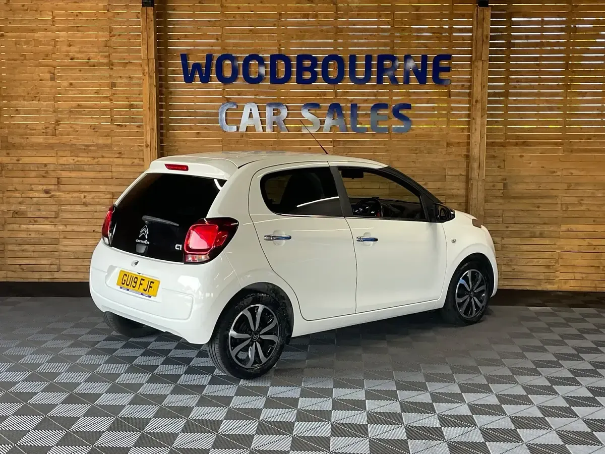 Used Citroën C1 Flair 72 HP (52 kW) 2019 White Hatchback