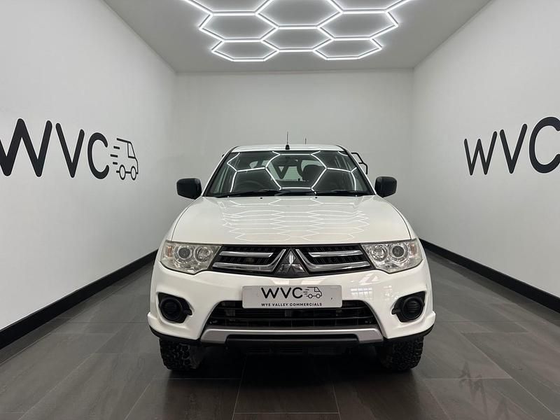 Used Mitsubishi L200 134 HP (98 kW) 2015 White Pickup