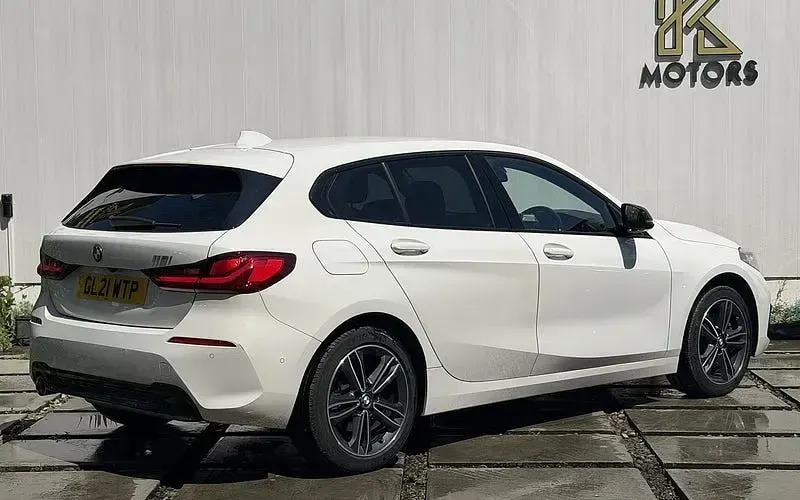 Used BMW 118 Sport Line 140 HP (102 kW) 2021 White Hatchback