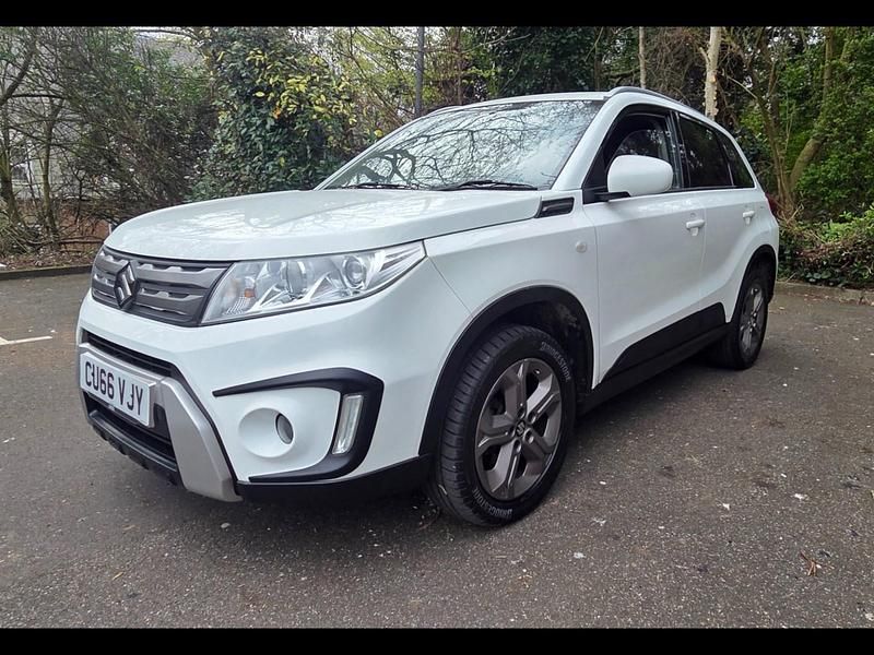 Used Suzuki Vitara SZ-T 120 HP (88 kW) 2016 White SUV