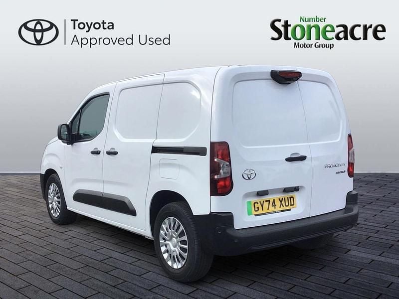 Used Toyota Proace 100 kW (136 HP) 2024 White MPV