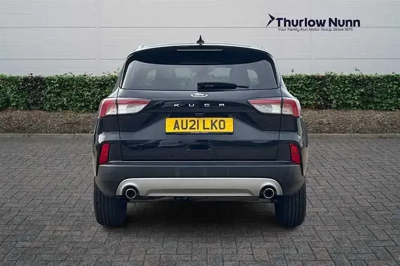 Usado Ford Kuga Titanium 120 HP (88 kW) 2021 Preto SUV