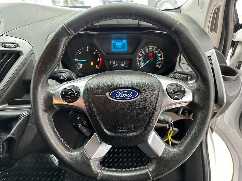 Usado Ford Tourneo Zetec 130 HP (95 kW) 2017 Branco Monovolume